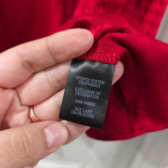 TORRID Red Satin Jacquard Houndstooth Lace Trim Cami, Like New, Size 1, 1X - Picture 10 of 14